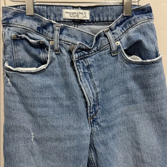 Abercrombie & Fitch 90’s Utra High Rise Straight Leg Jeans with Criss Cross - Picture 4 of 7